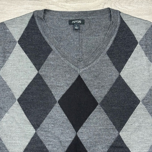 Apt. 9 Large 42 - 44 V-Neck Sweater Argyle Wool Blend Gray Charcoal Diamond NWOT - Picture 5 of 8